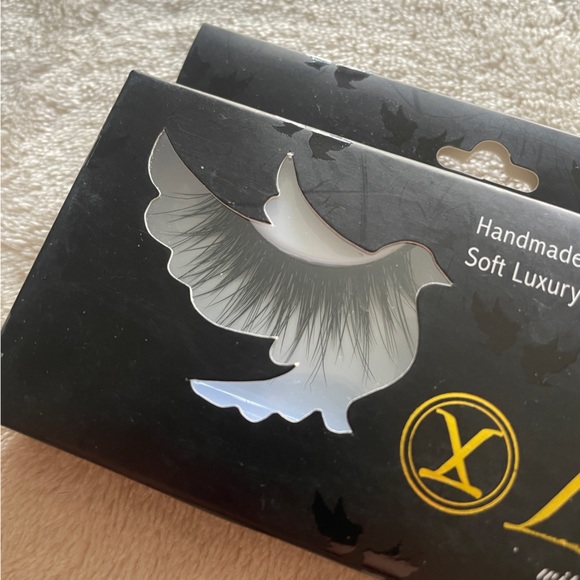 Luxie Lashes - Picture 2 of 3